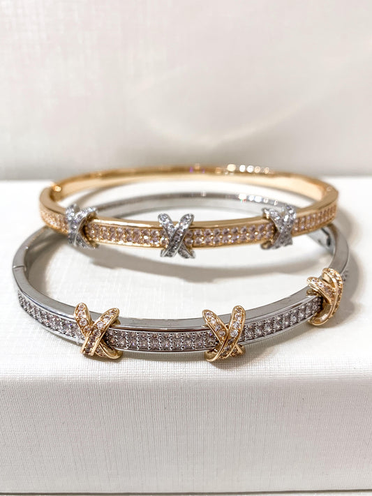 Bracelete x cravejado