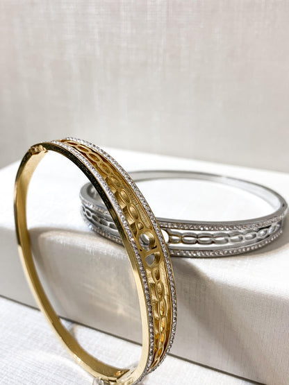 Bracelete cravejado CD