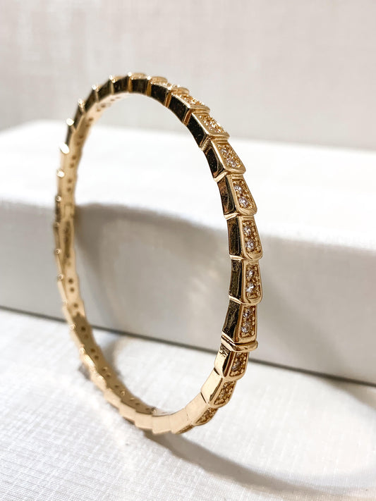 Bracelete BV cravejado