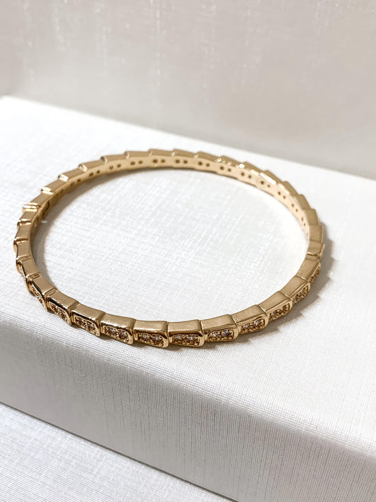 Bracelete BV cravejado