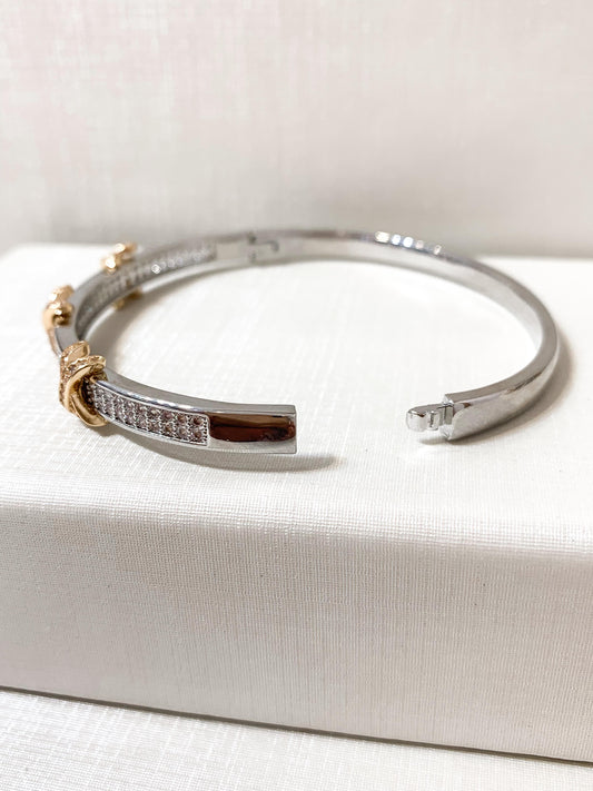 Bracelete x cravejado